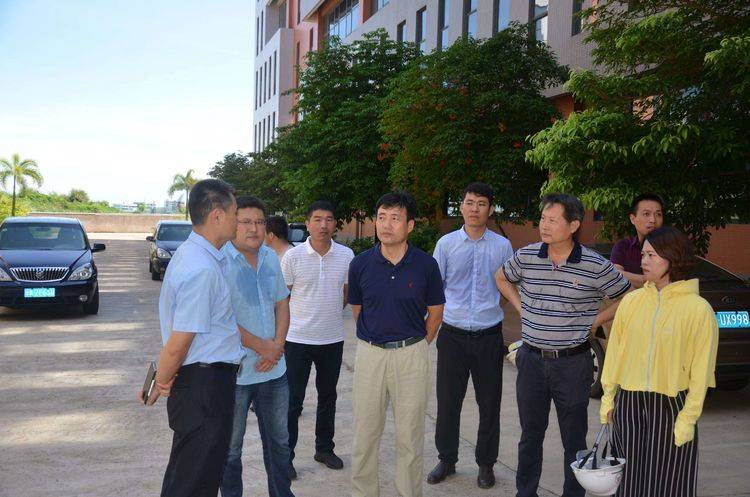 上午,高新发控公司党委书记,董事长龙翔春一行赴美安园区新总部经济区